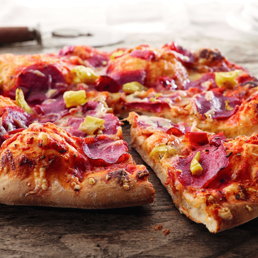 Pizza frisch gebacken